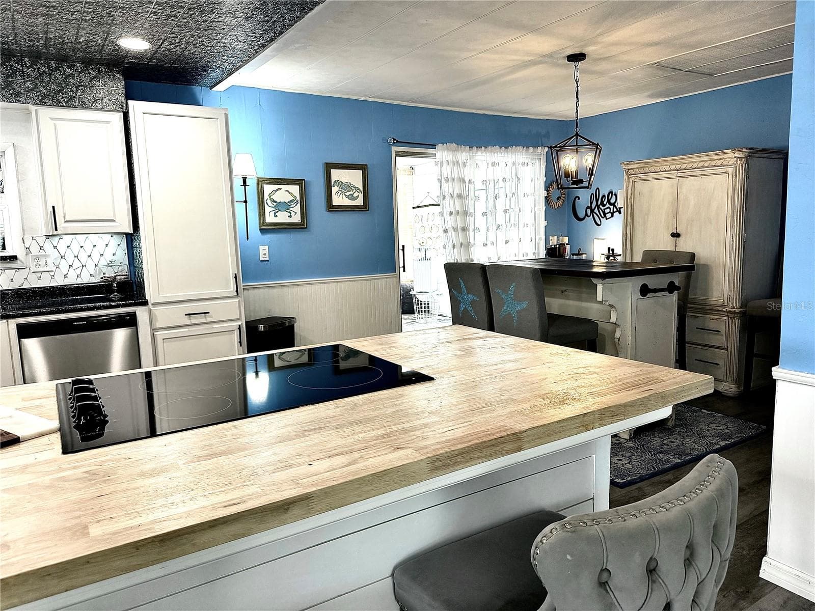 7313 FAIRLANE AVENUE — photo 6 of 35