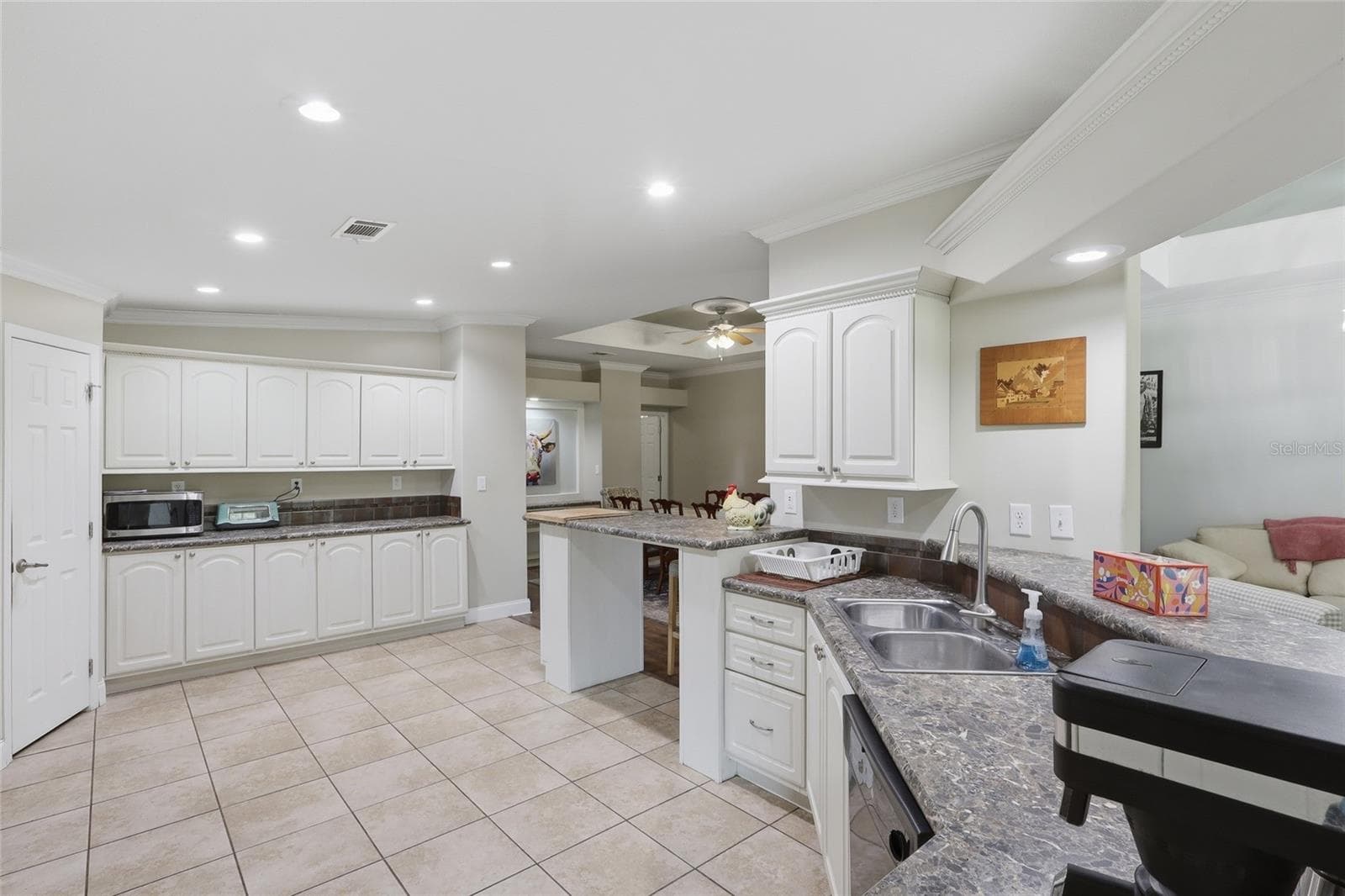 9468 JANMAR ROAD — photo 37 of 47