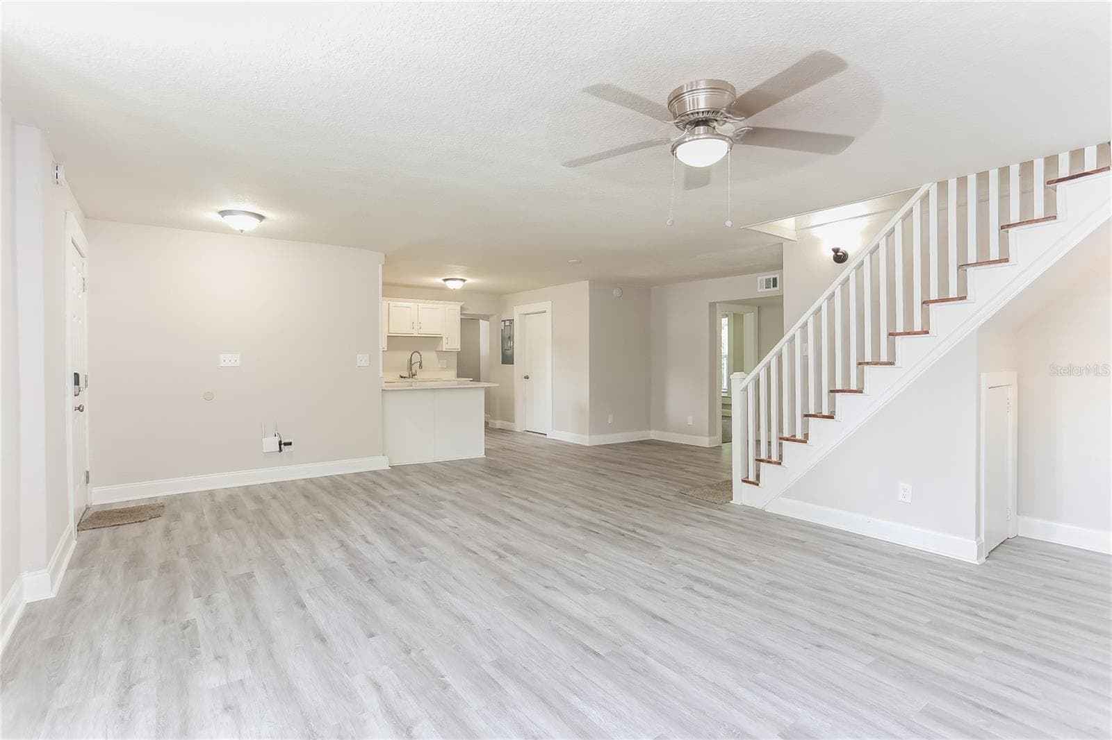 4571 PARK STREET — photo 9 of 24