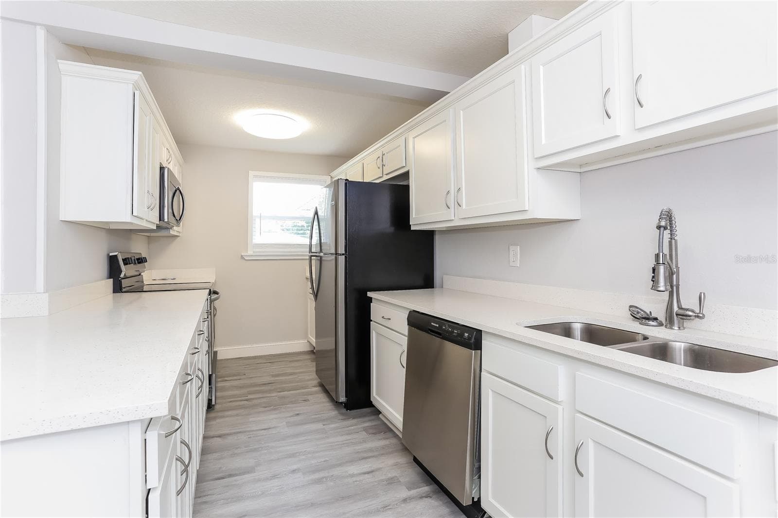 4571 PARK STREET — photo 12 of 24