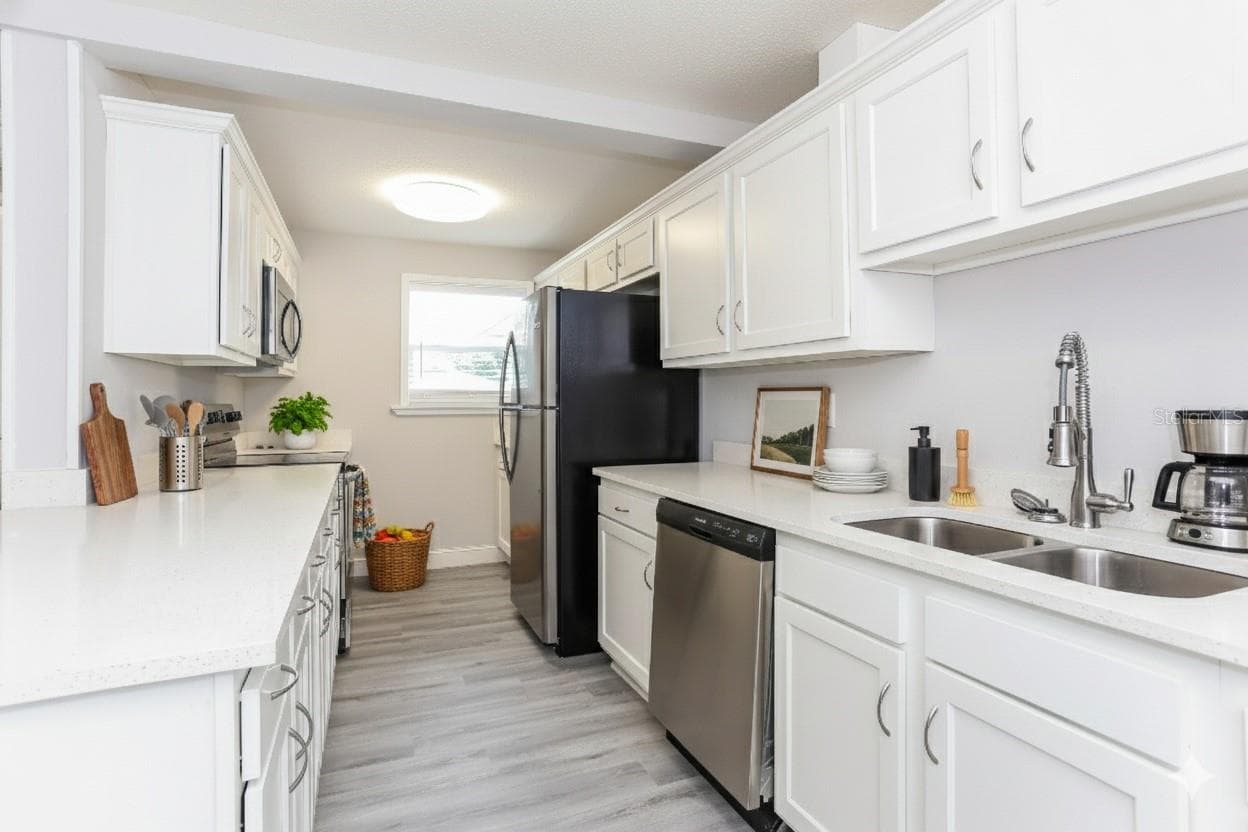 4571 PARK STREET — photo 11 of 24