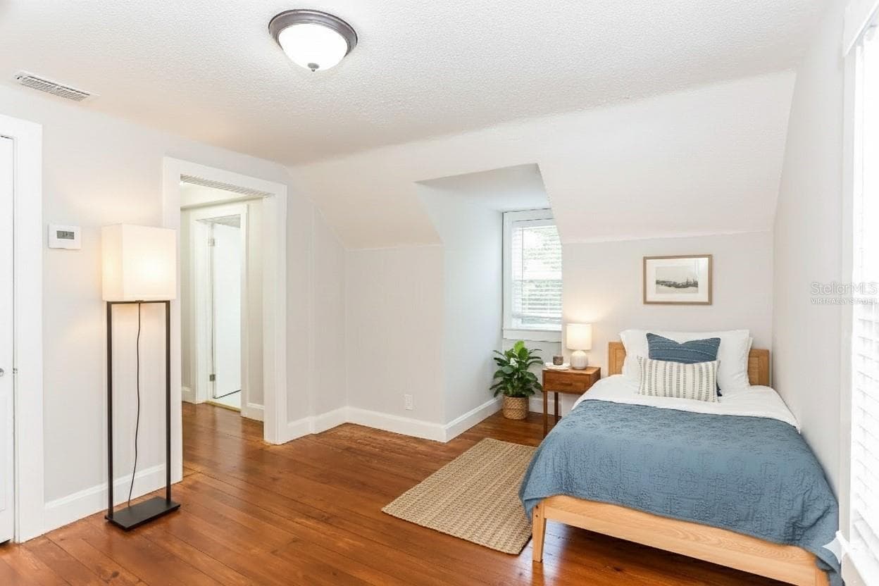4571 PARK STREET — photo 5 of 24