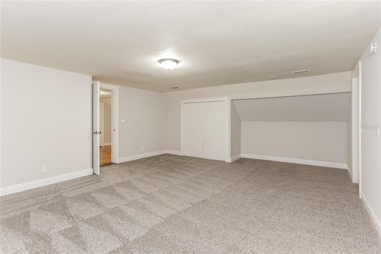 4571 PARK STREET — photo 16 of 24