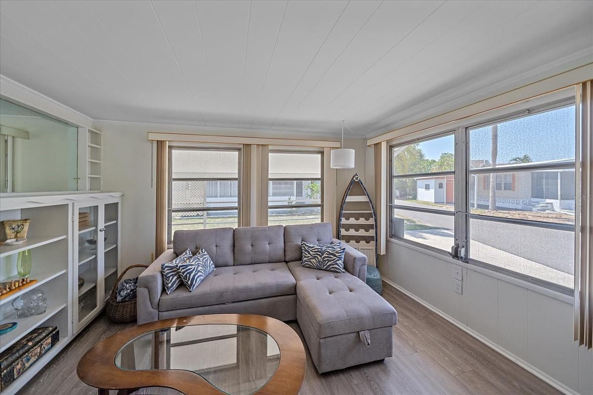 1100 UNIVERSITY PARKWAY — photo 19 of 47