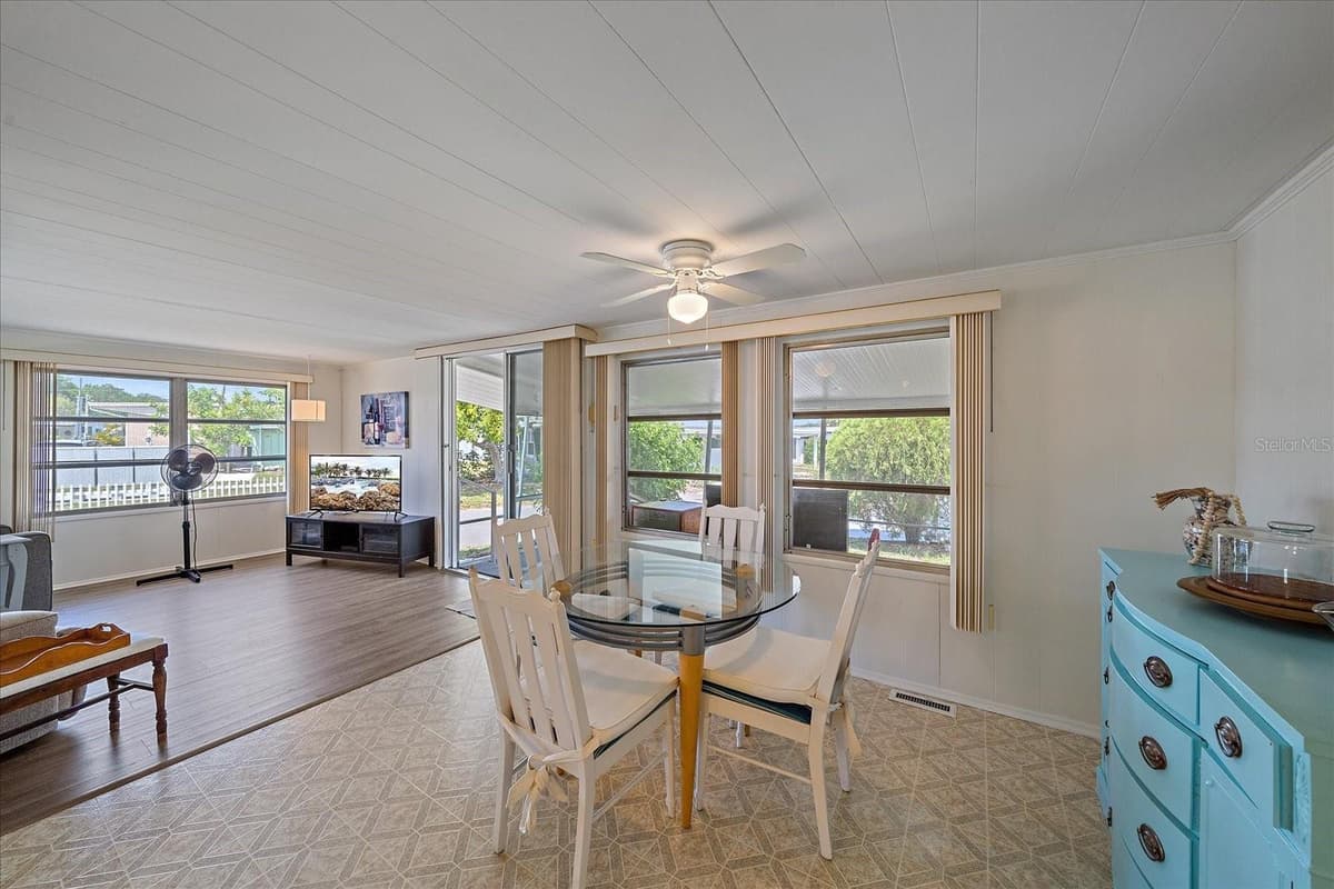 1100 UNIVERSITY PARKWAY — photo 10 of 47
