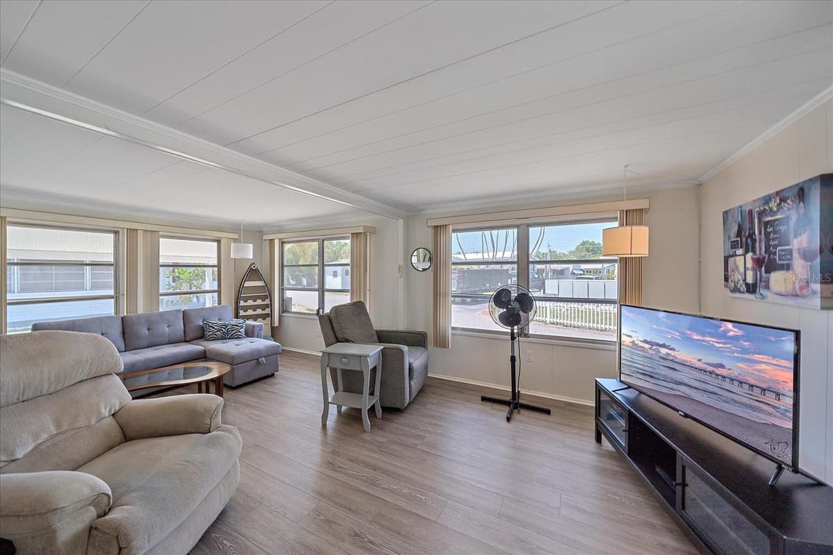 1100 UNIVERSITY PARKWAY — photo 15 of 47