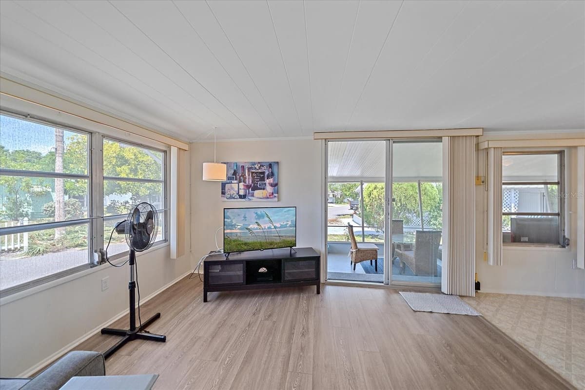 1100 UNIVERSITY PARKWAY — photo 22 of 47
