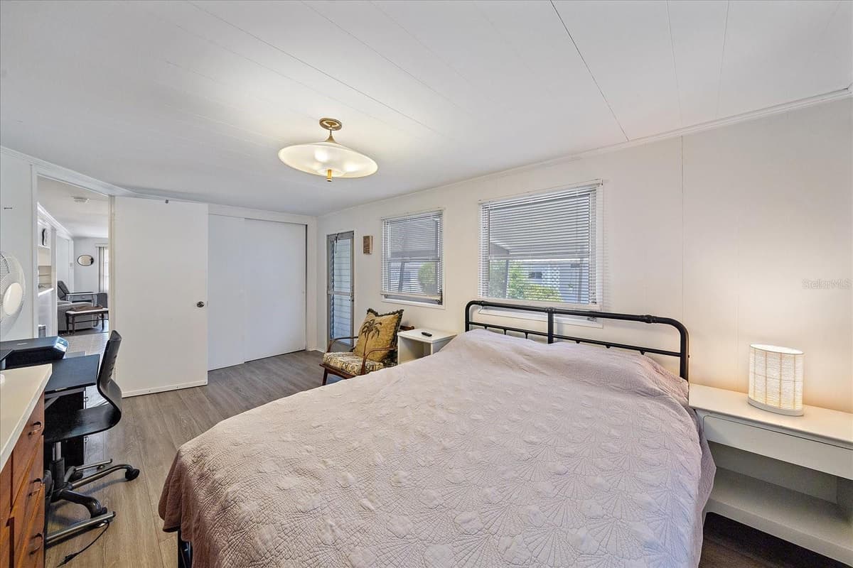 1100 UNIVERSITY PARKWAY — photo 33 of 47