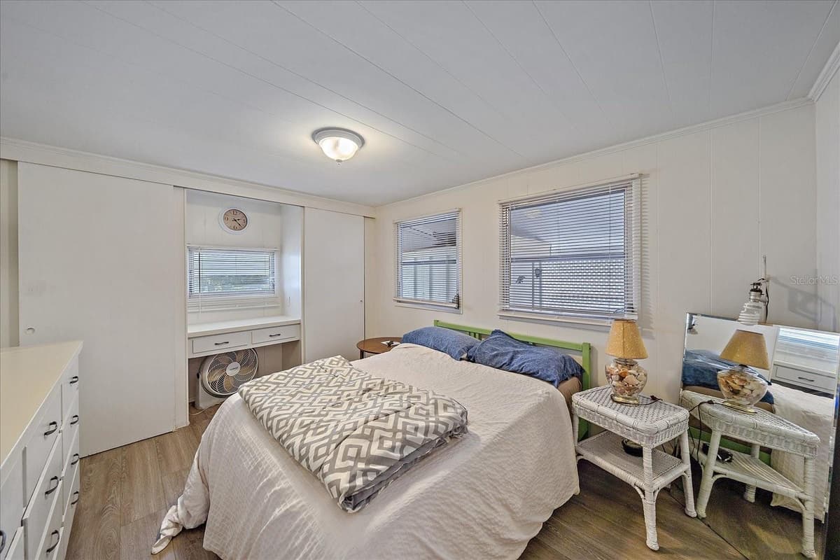 1100 UNIVERSITY PARKWAY — photo 37 of 47