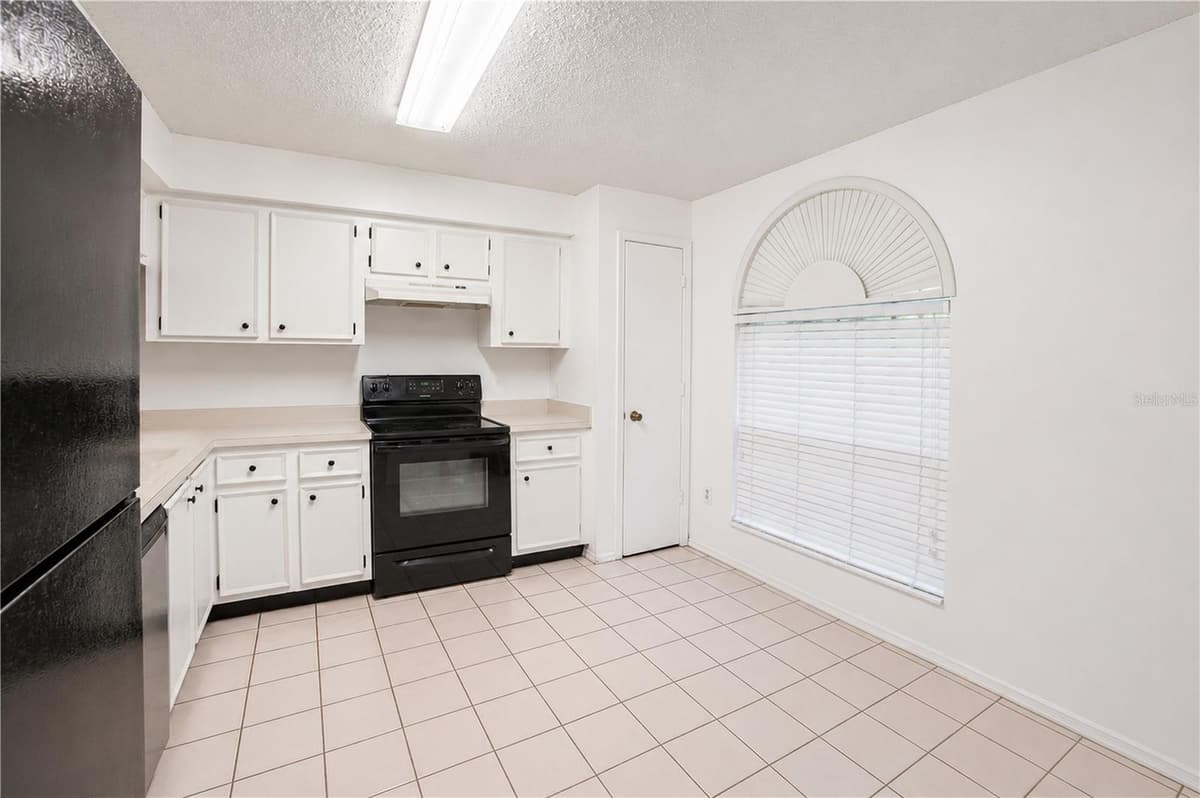 602 SAINT HENRY DRIVE — photo 5 of 29