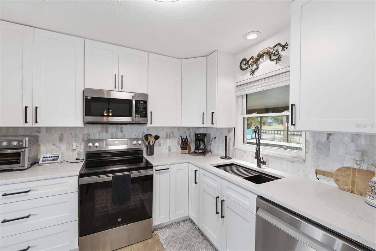 9910 PENINSULAR DRIVE — photo 17 of 67