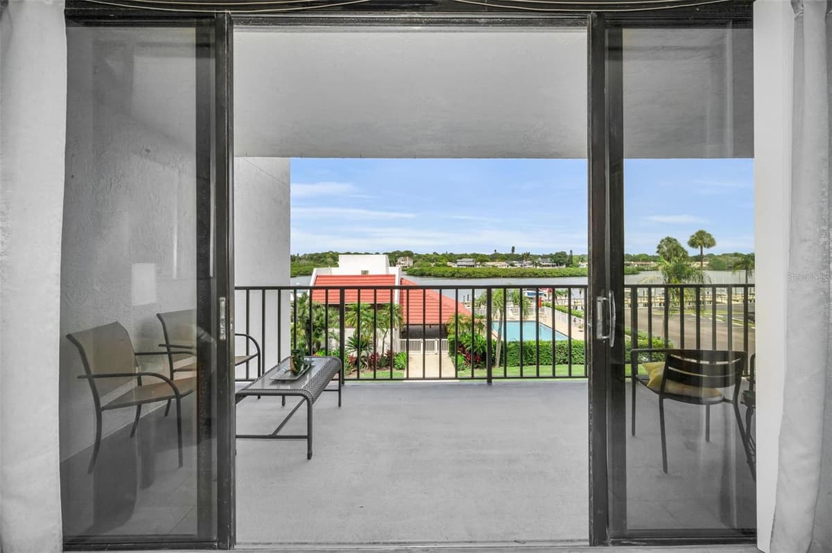 19111 VISTA BAY DRIVE — photo 41 of 94