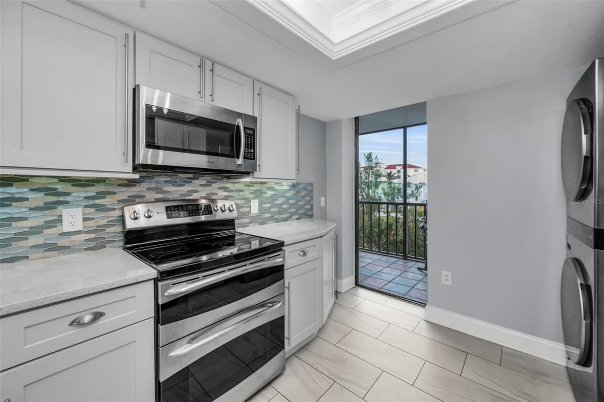 19111 VISTA BAY DRIVE — photo 26 of 94