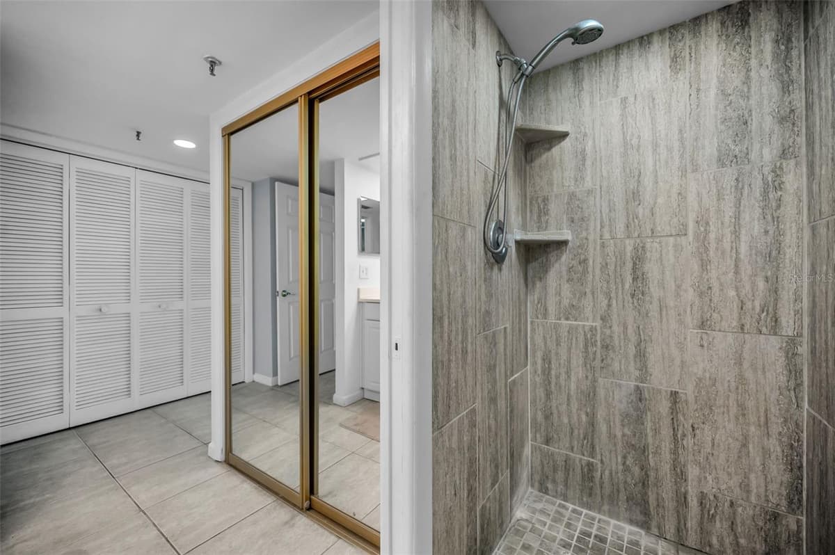 19111 VISTA BAY DRIVE — photo 55 of 94