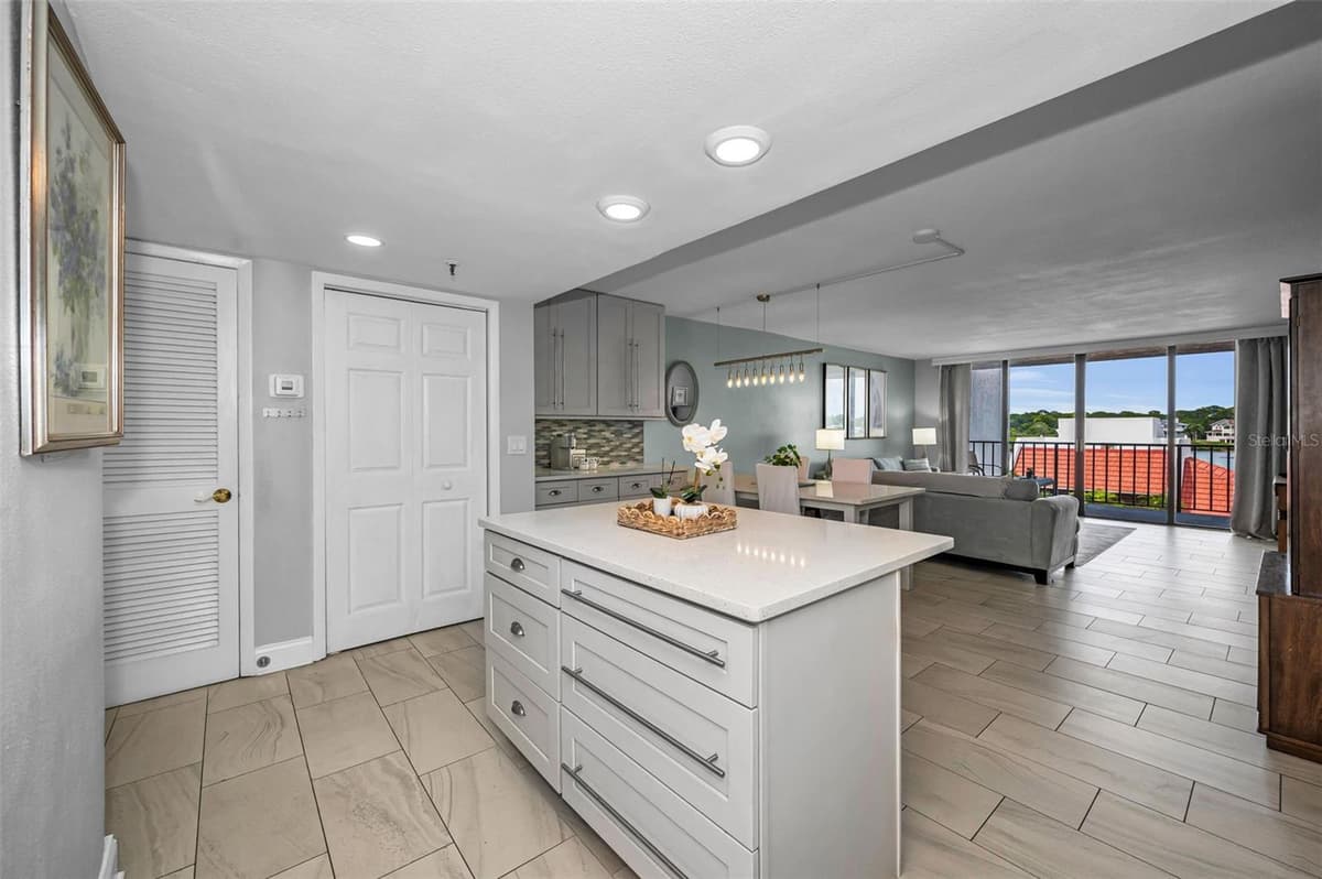 19111 VISTA BAY DRIVE — photo 20 of 94