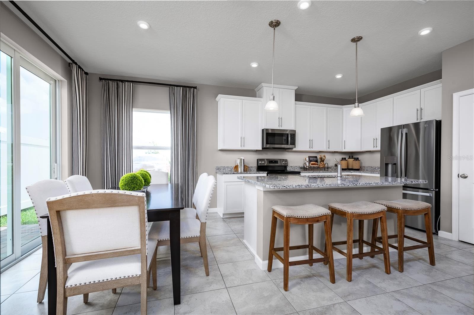 2604 LANDING DRIVE — photo 2 of 4