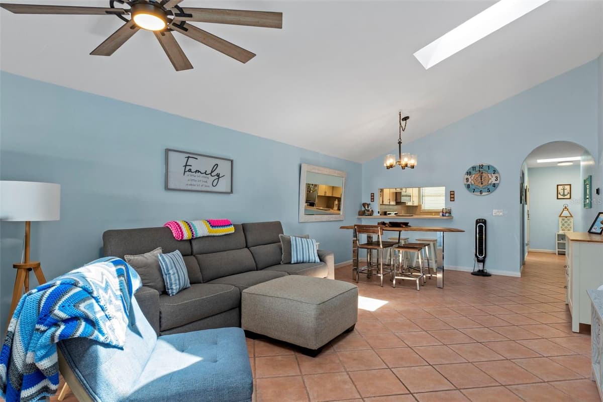 5250 RIVERVIEW CIRCLE — photo 11 of 74