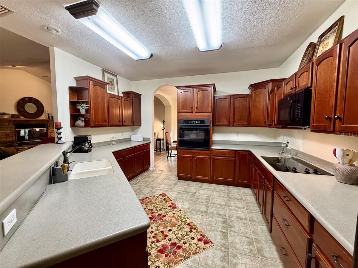 1043 COUNTY ROAD 21B — photo 5 of 47