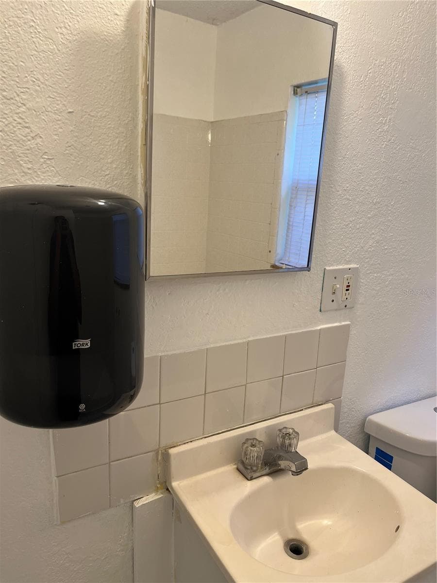 805 FERGUSON DRIVE — photo 28 of 55