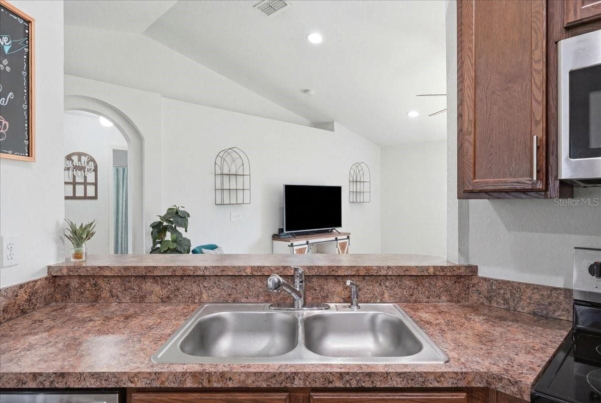 180 SOLIS DRIVE — photo 13 of 41