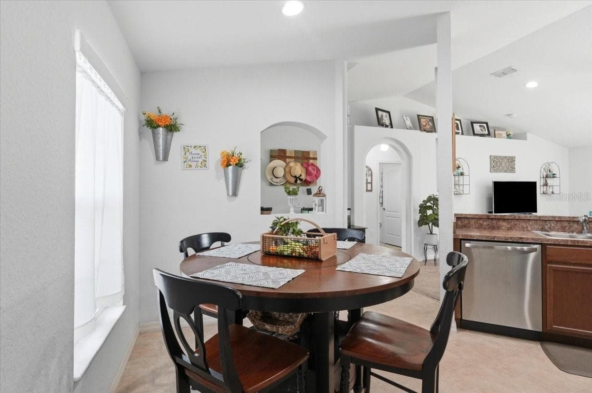 180 SOLIS DRIVE — photo 11 of 41