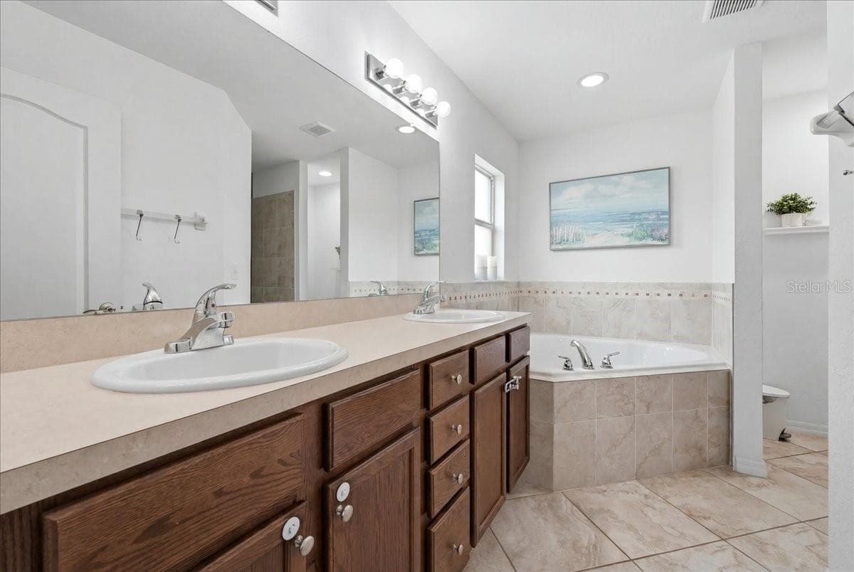 180 SOLIS DRIVE — photo 18 of 41