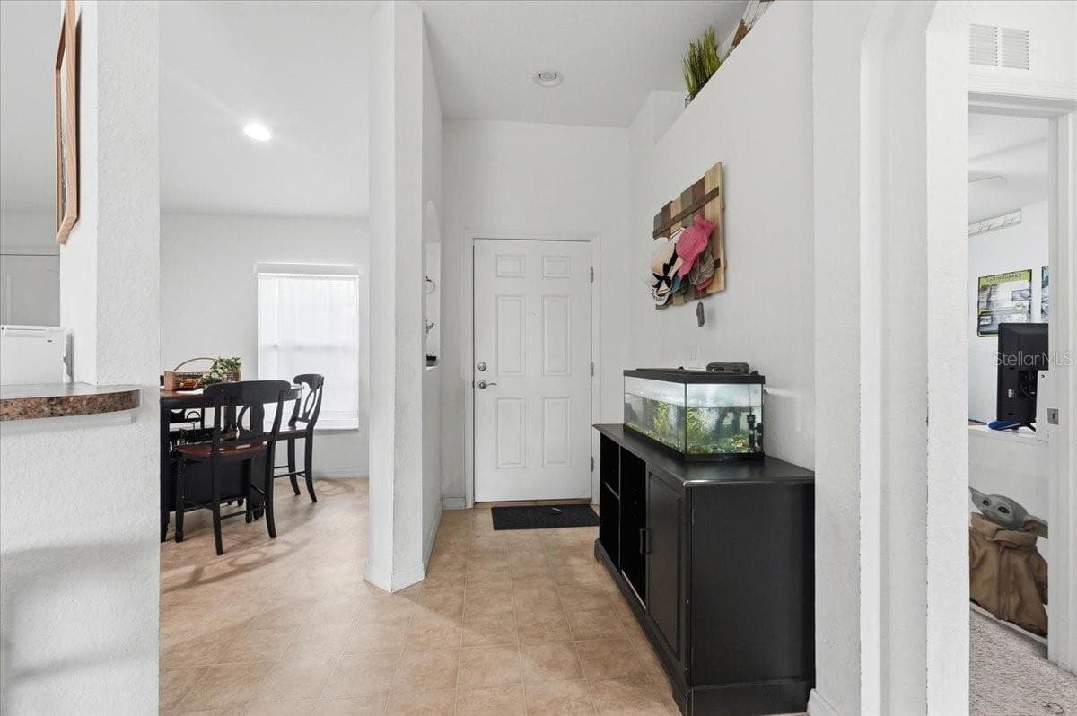 180 SOLIS DRIVE — photo 6 of 41