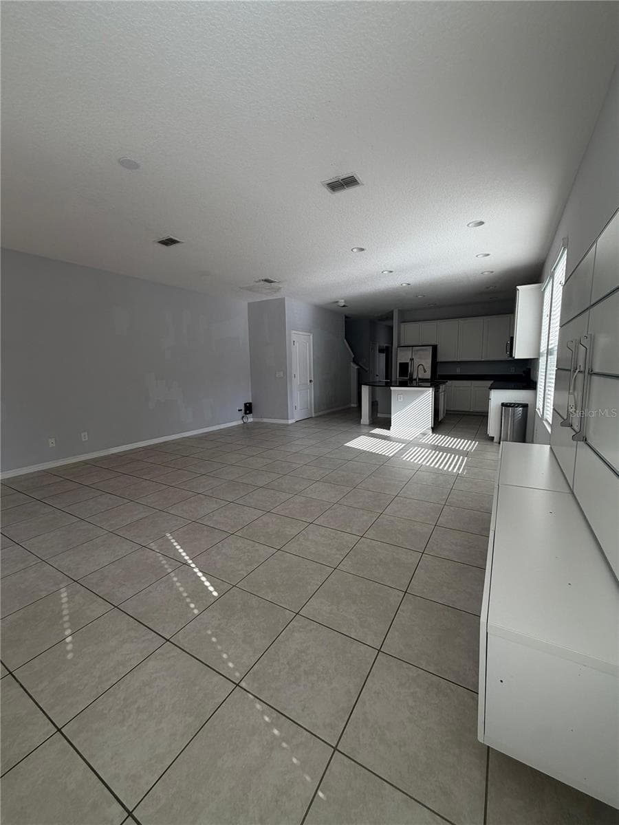 11400 CENTER LAKE DRIVE — photo 4 of 19