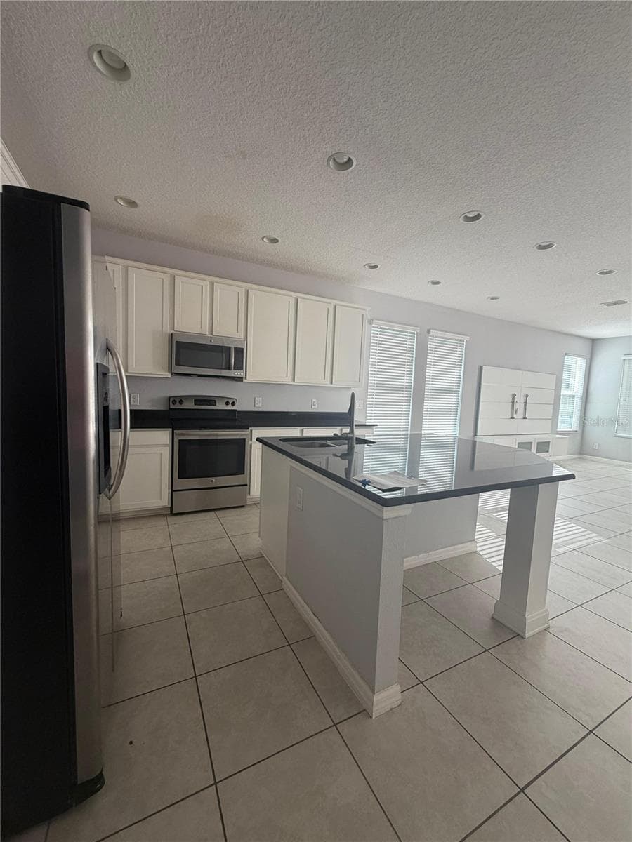 11400 CENTER LAKE DRIVE — photo 3 of 19