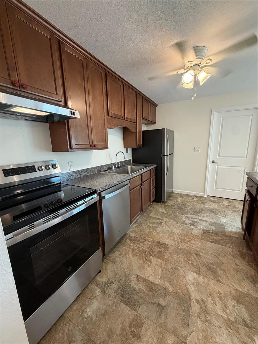 609 GRAY AVENUE — photo 15 of 38