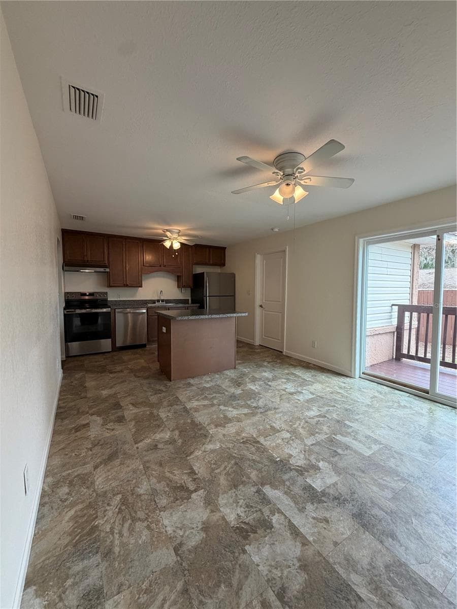609 GRAY AVENUE — photo 14 of 38