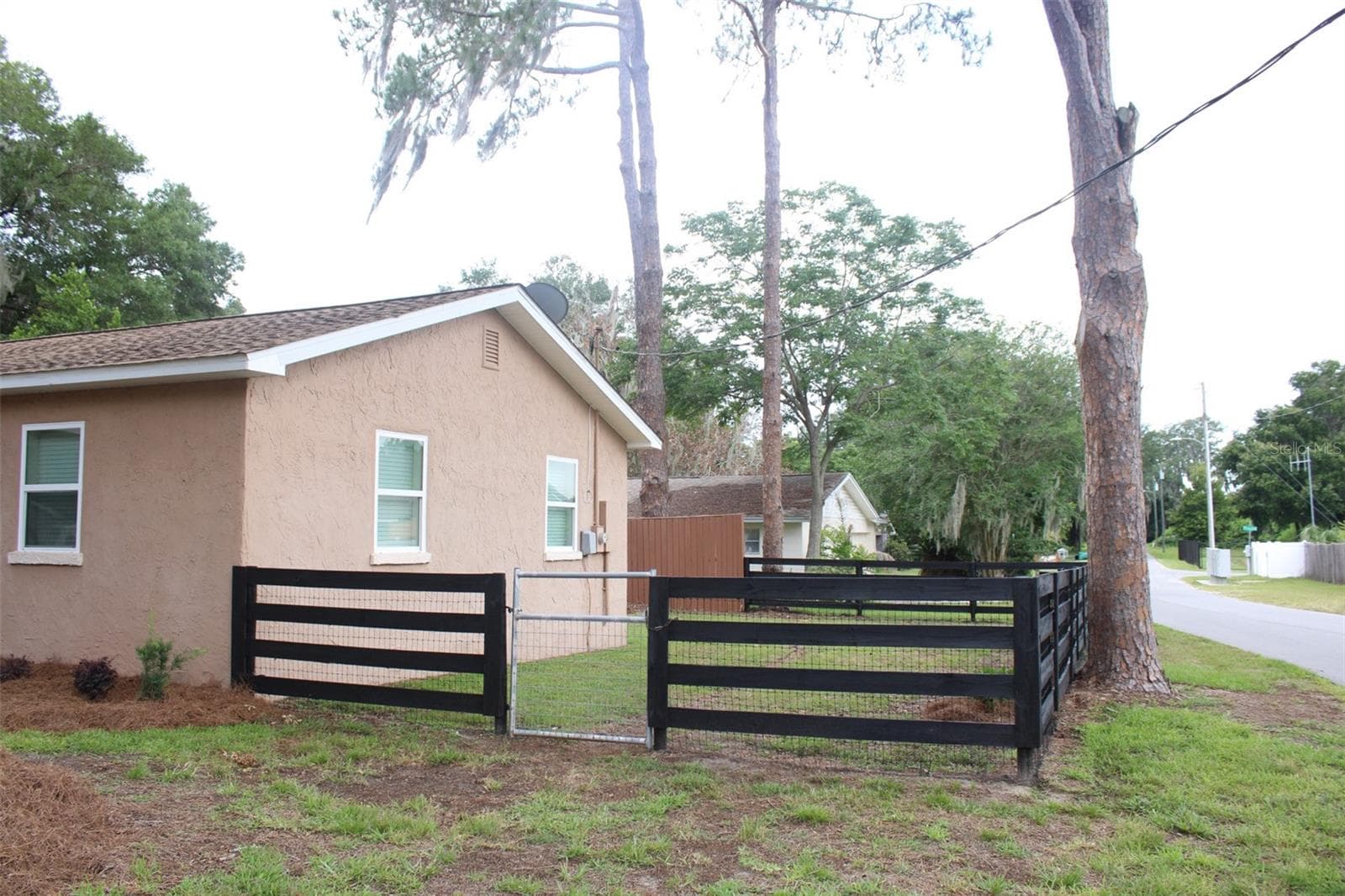 609 GRAY AVENUE — photo 7 of 38