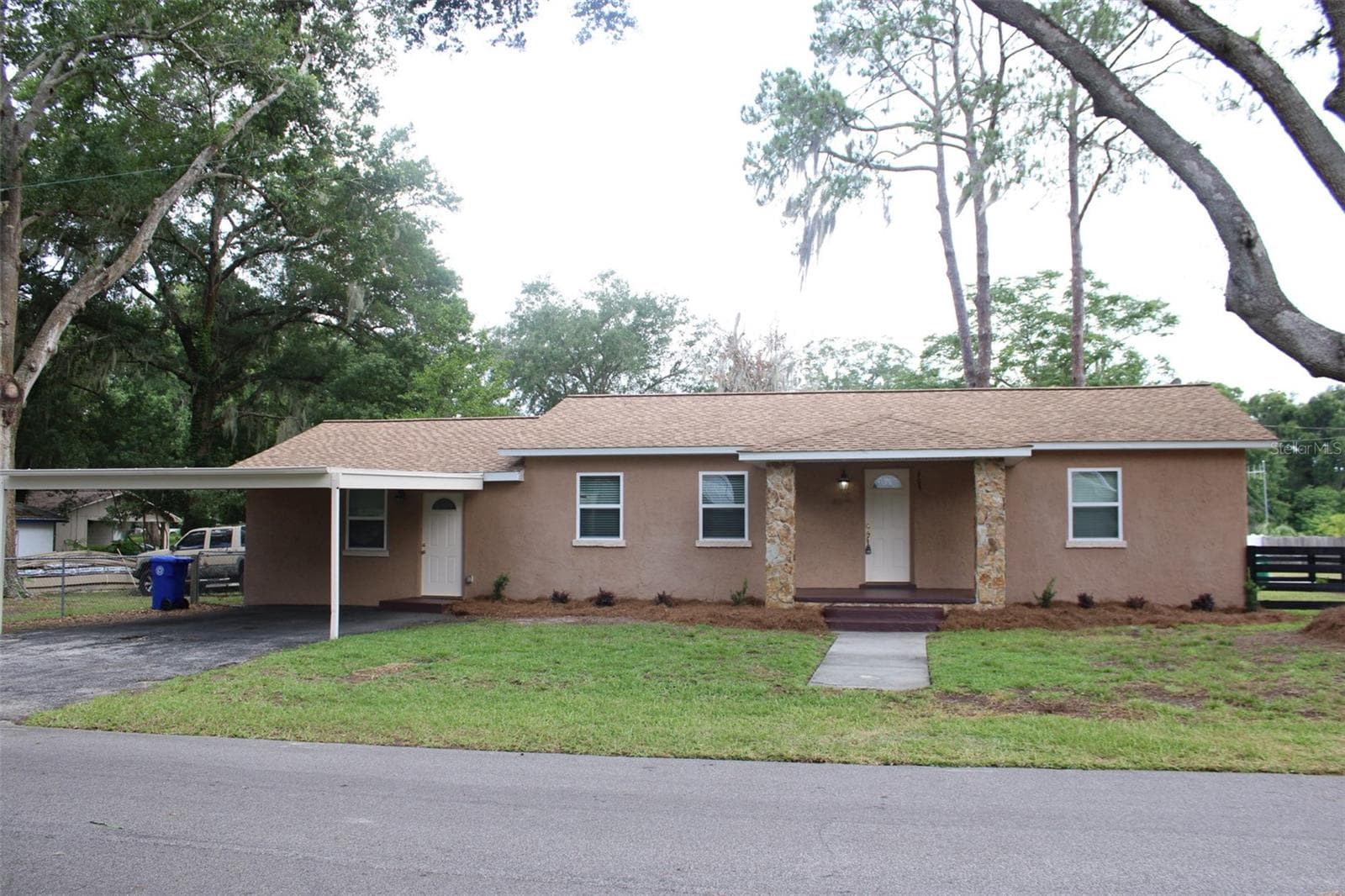 609 GRAY AVENUE — photo 1 of 38