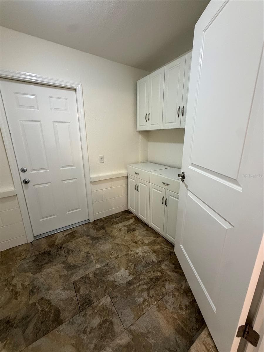 609 GRAY AVENUE — photo 19 of 38