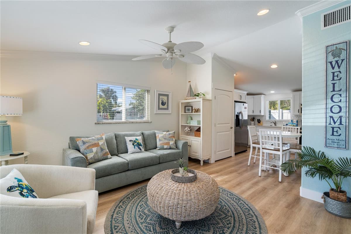 3009 AVENUE — photo 3 of 25