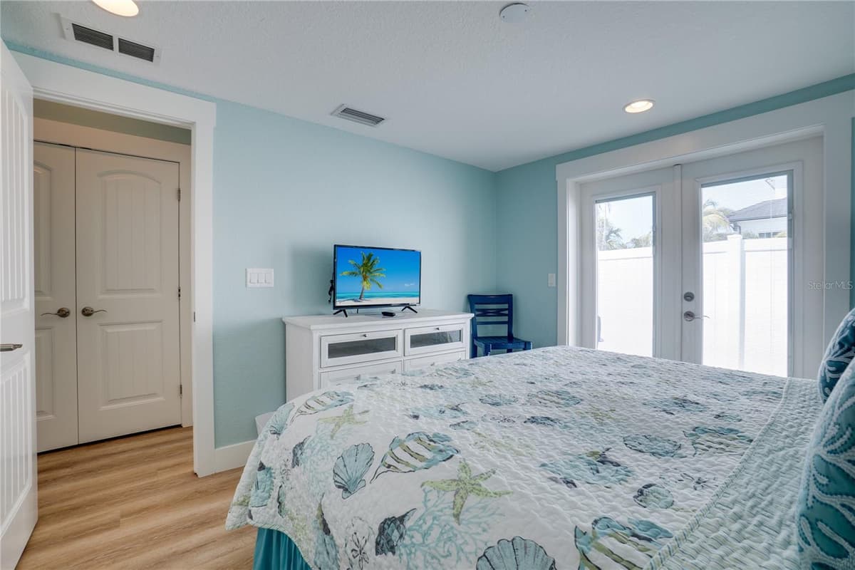 3009 AVENUE — photo 11 of 25
