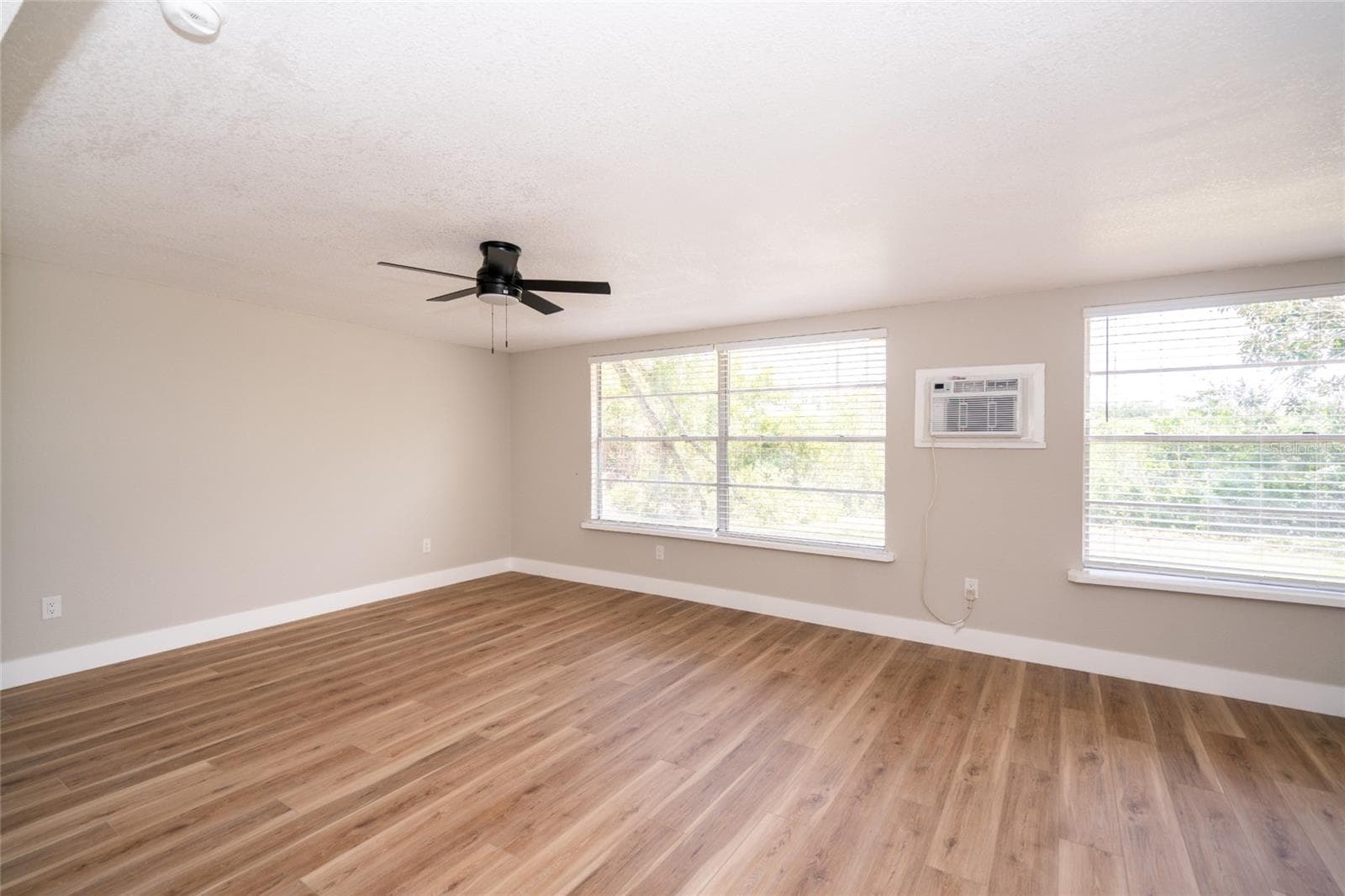 415 COUNTRY CLUB DRIVE — photo 9 of 22