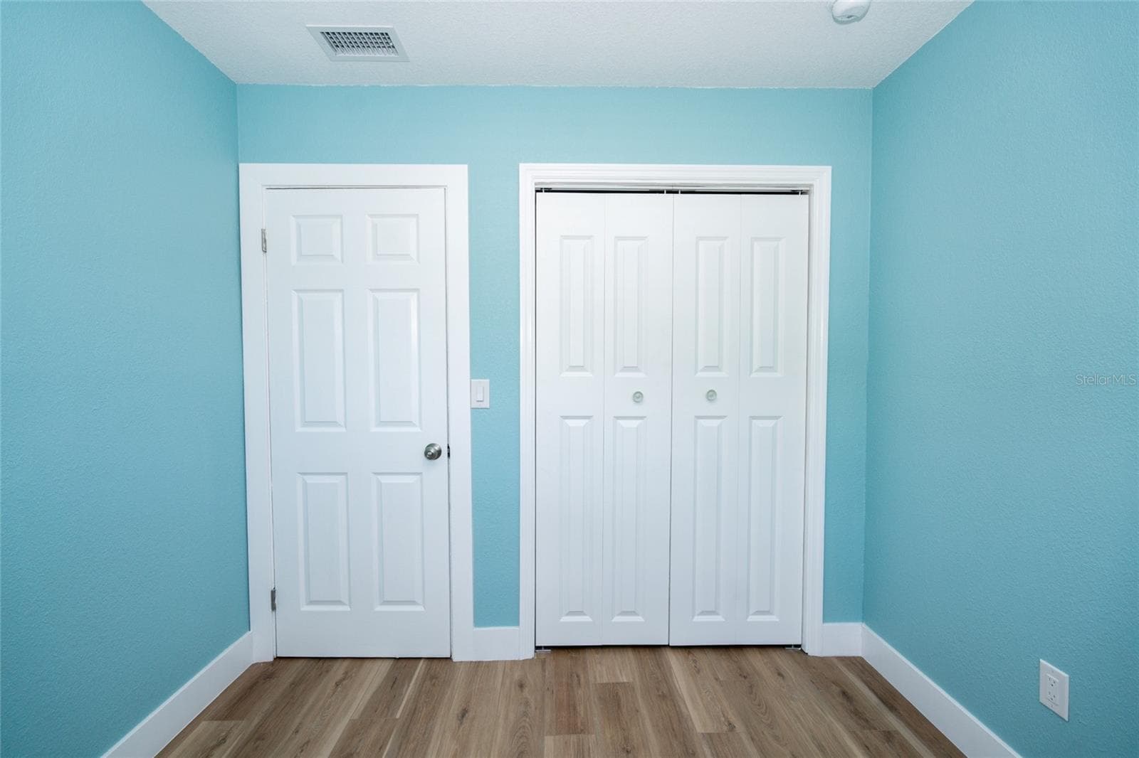 415 COUNTRY CLUB DRIVE — photo 19 of 22