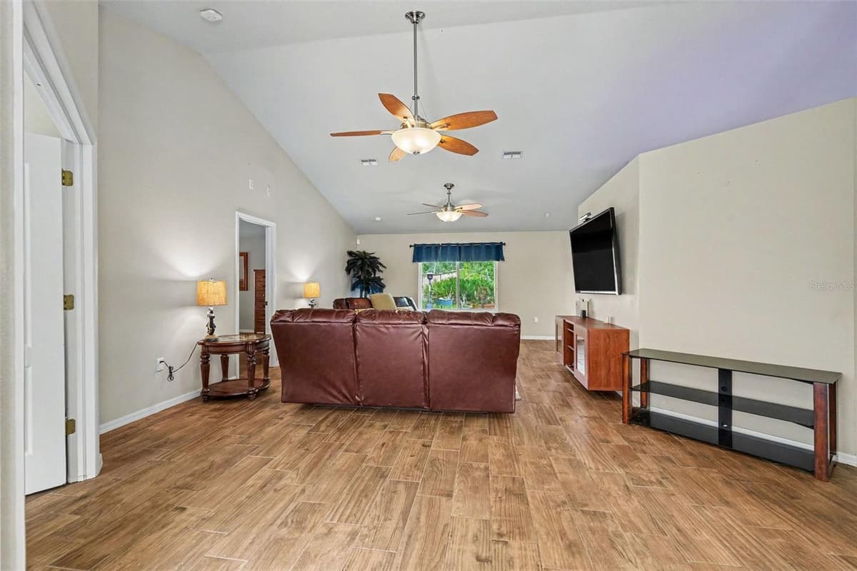 6350 BILTMORE AVENUE — photo 6 of 32