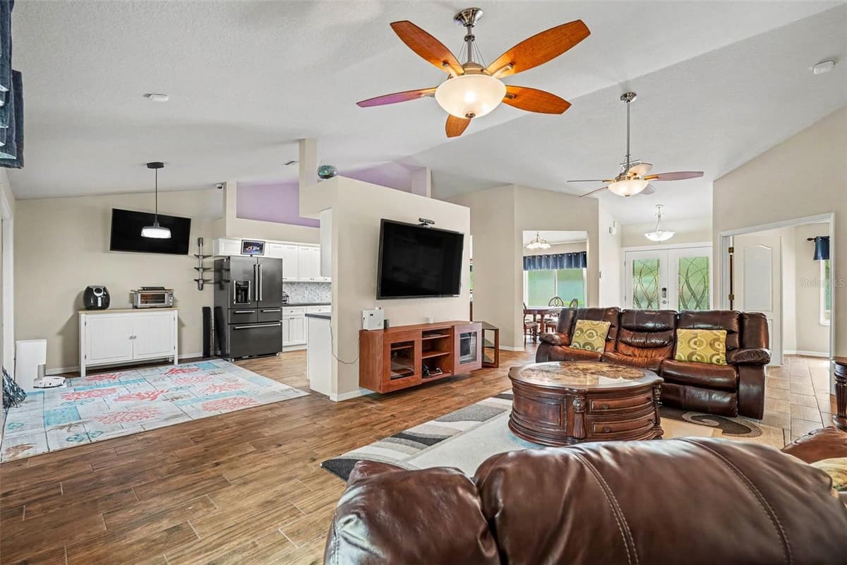 6350 BILTMORE AVENUE — photo 4 of 32