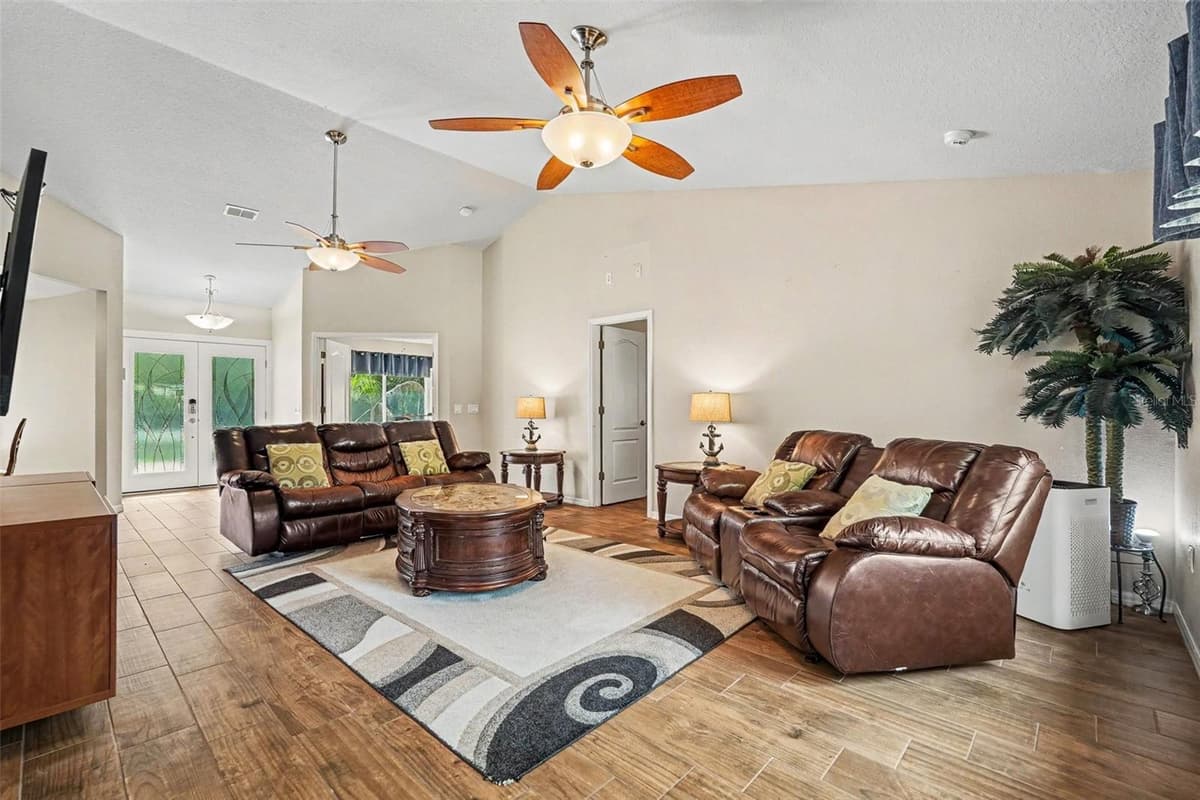 6350 BILTMORE AVENUE — photo 3 of 32
