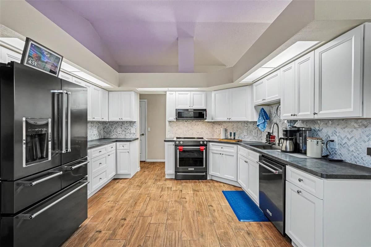 6350 BILTMORE AVENUE — photo 13 of 32