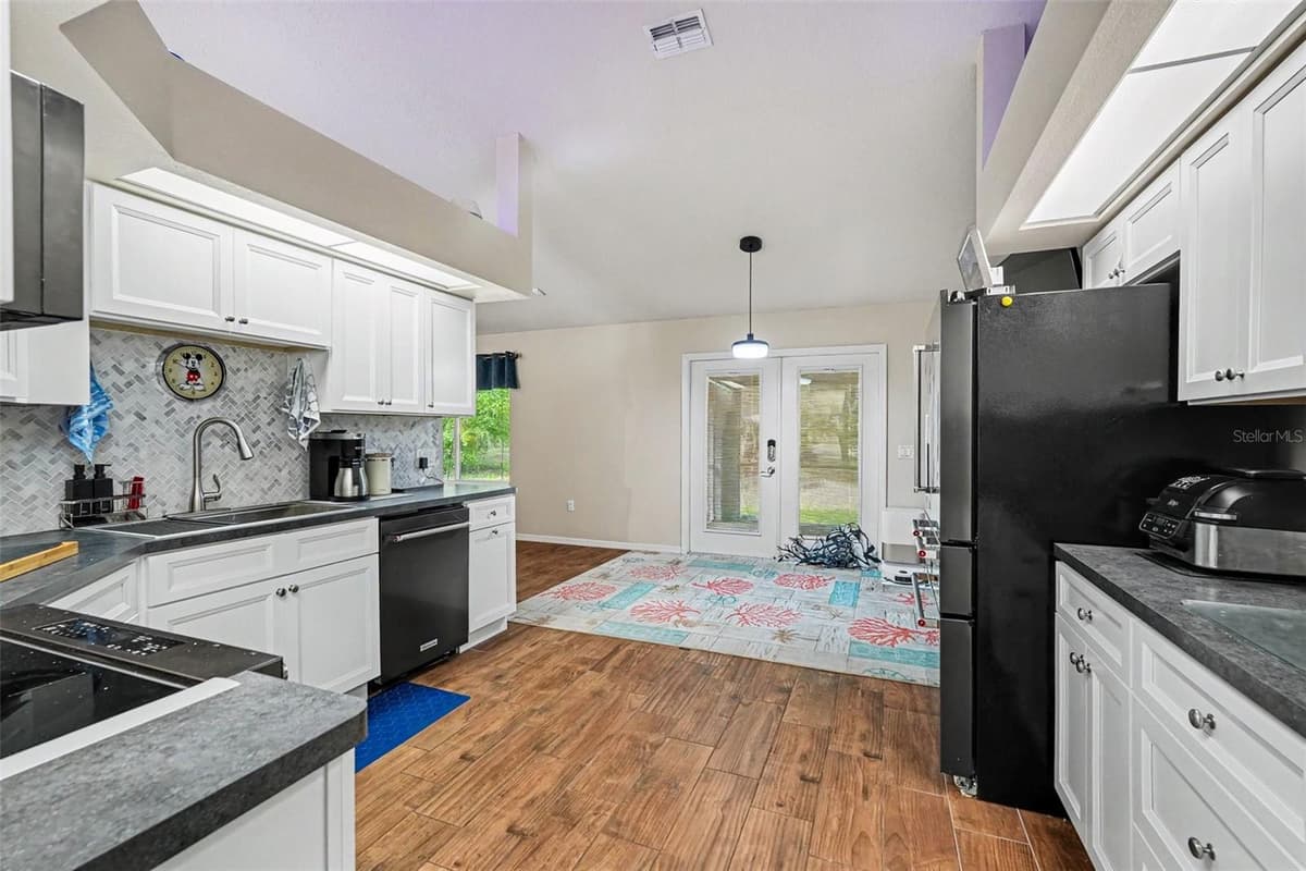 6350 BILTMORE AVENUE — photo 12 of 32
