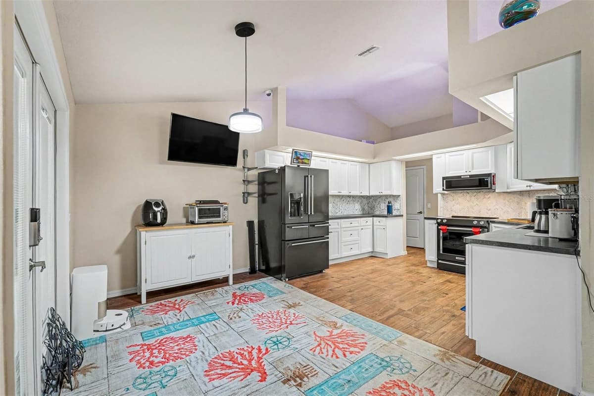 6350 BILTMORE AVENUE — photo 15 of 32