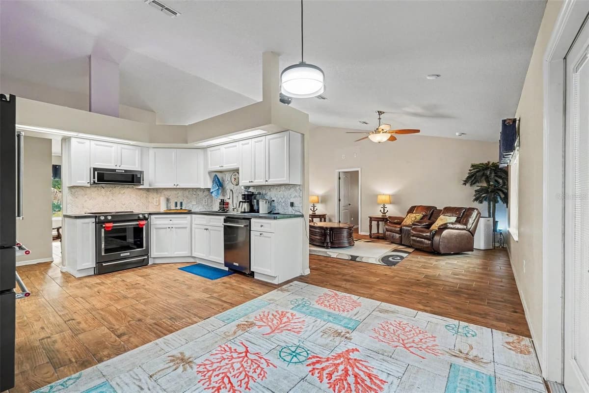 6350 BILTMORE AVENUE — photo 14 of 32