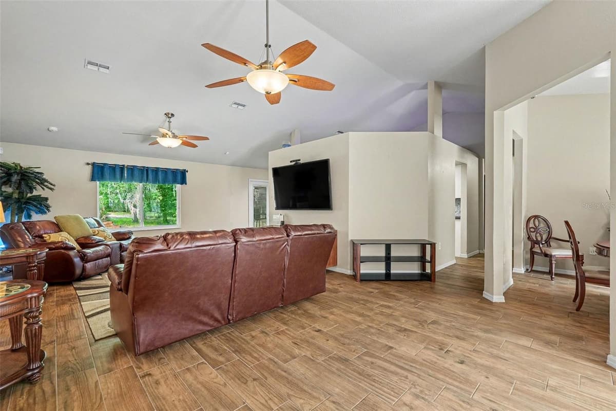 6350 BILTMORE AVENUE — photo 7 of 32