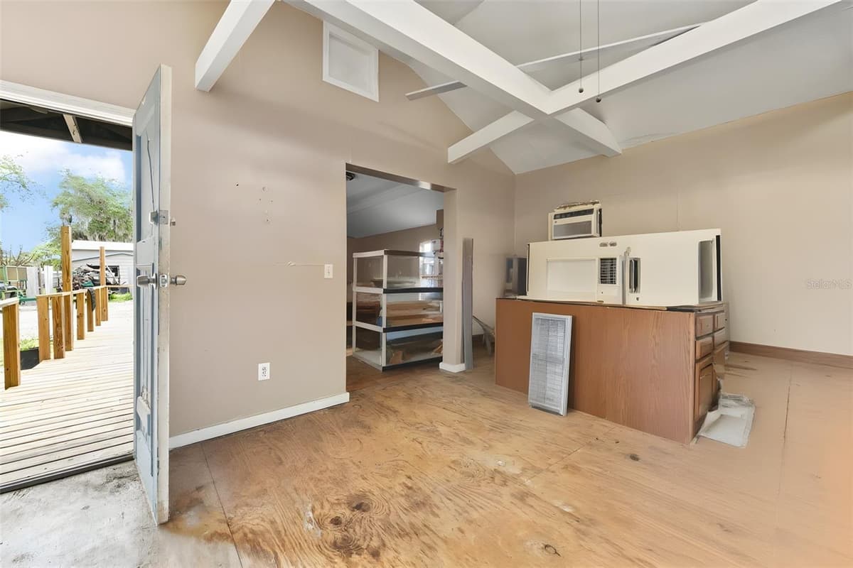 2036 LAKE VIEW AVENUE — photo 60 of 97