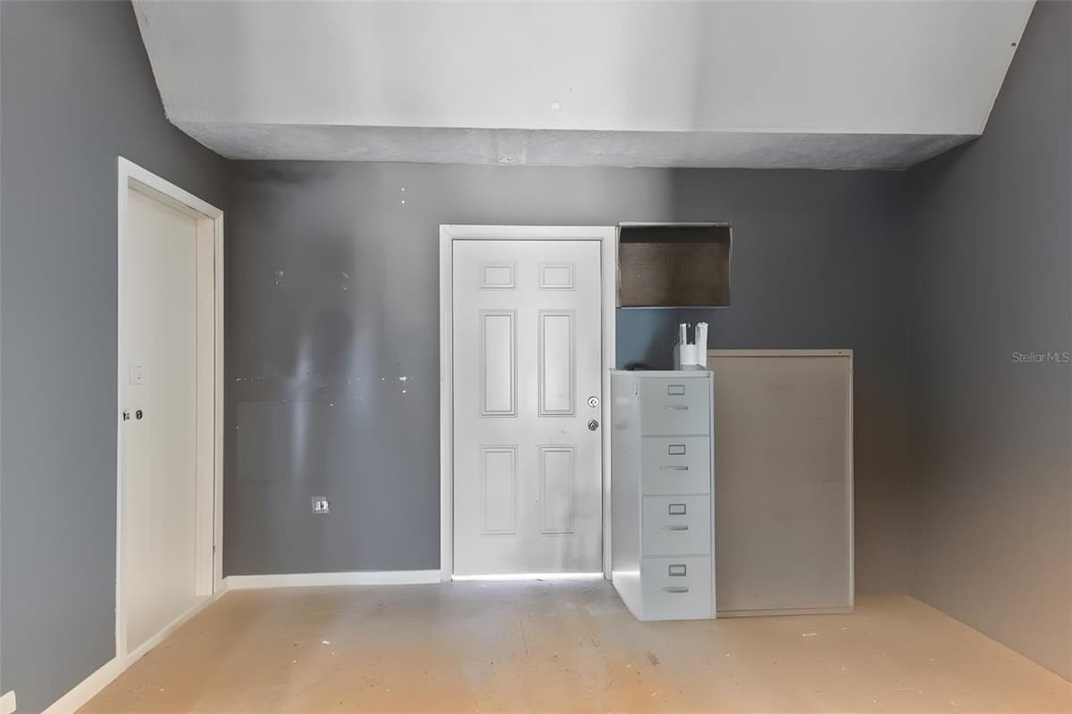 2036 LAKE VIEW AVENUE — photo 37 of 97