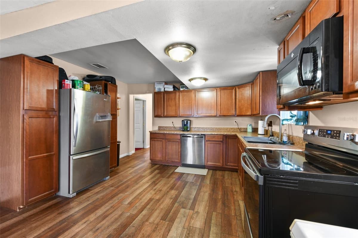 2036 LAKE VIEW AVENUE — photo 19 of 97