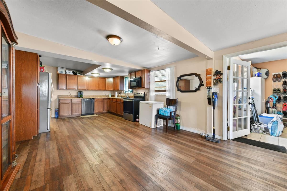 2036 LAKE VIEW AVENUE — photo 17 of 97